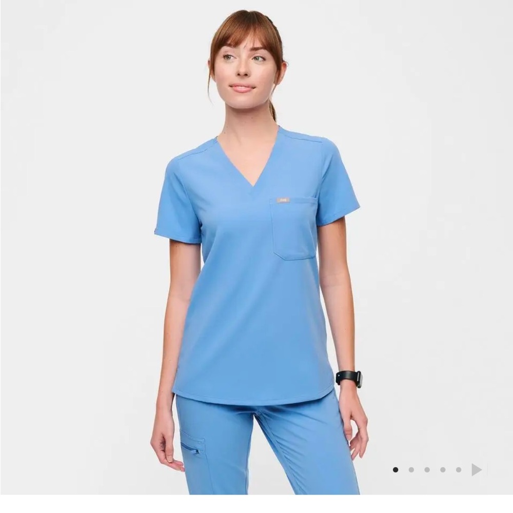 FIGS Catarina 1 pocket scrub top in ceil blue